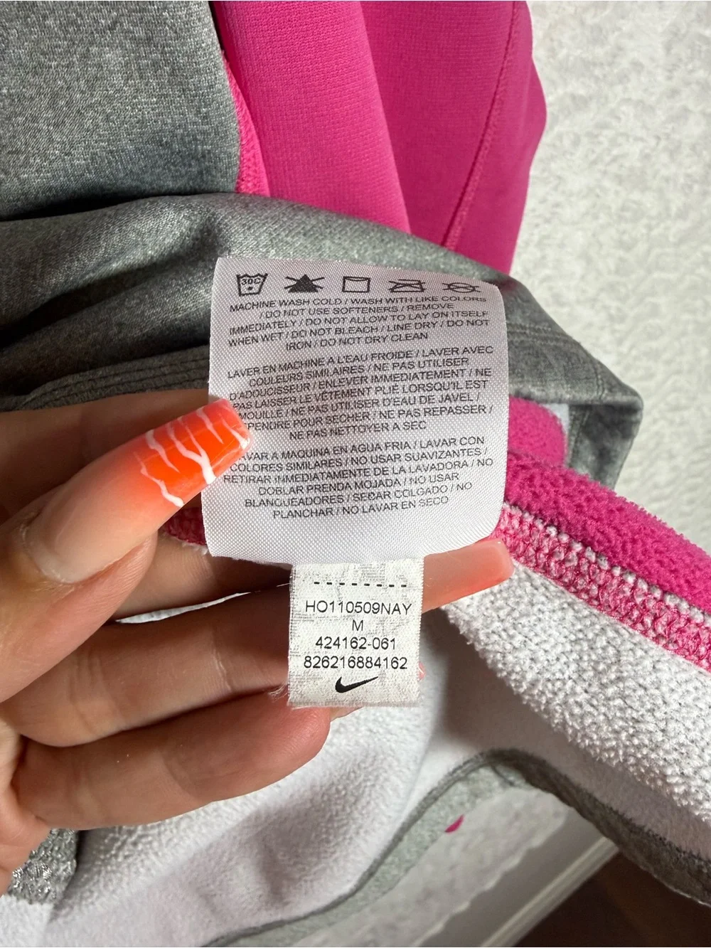 Nike Gray Body Fuchsia Pink Sleeve Hoodie. Be seen in this one 🤩😎